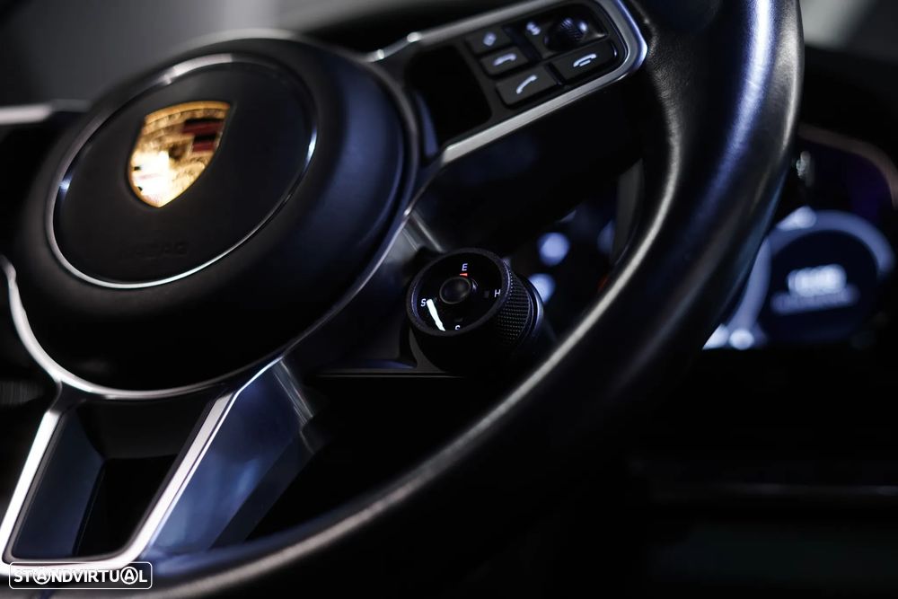 Porsche Panamera Sport Turismo 4 E-Hybrid 10 Years Edition - 32