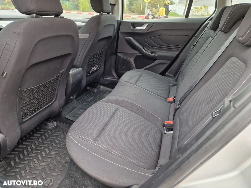 Ford Focus - 11