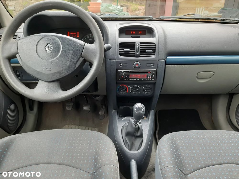 Renault Clio 1.2 16V Confort Authentique - 10