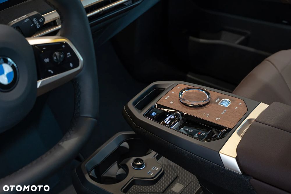 BMW iX - 25