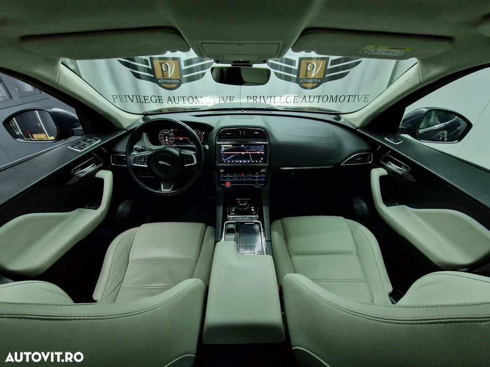 Jaguar F-Pace 20d AWD Aut. Prestige - 8