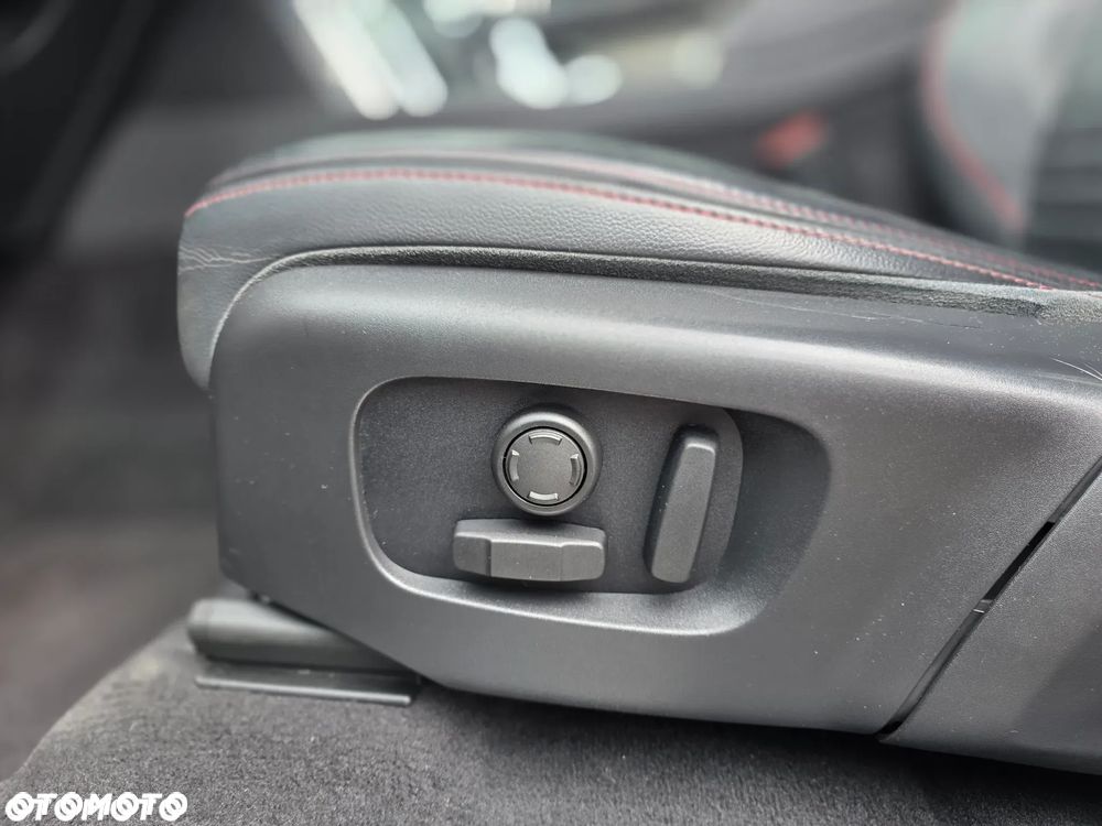 Land Rover Discovery Sport 2.0 P200 mHEV R-Dynamic HSE - 34