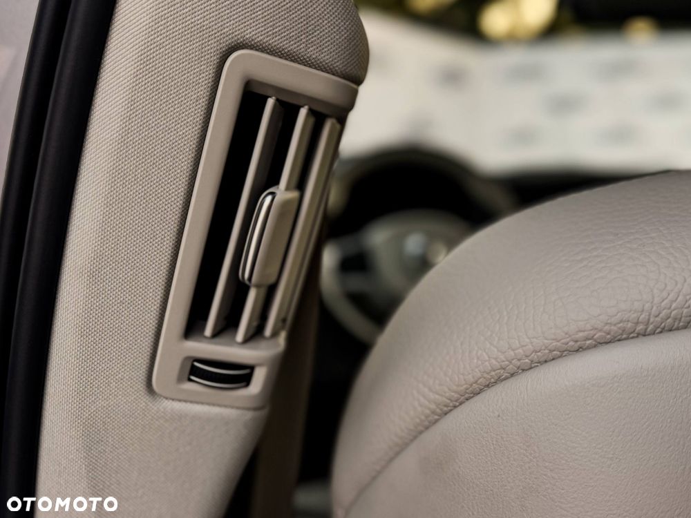 Volvo XC 60 T6 Plug-In Hybrid AWD Inscription - 27