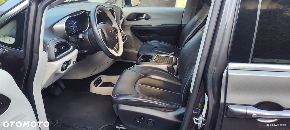 Chrysler Pacifica - 28
