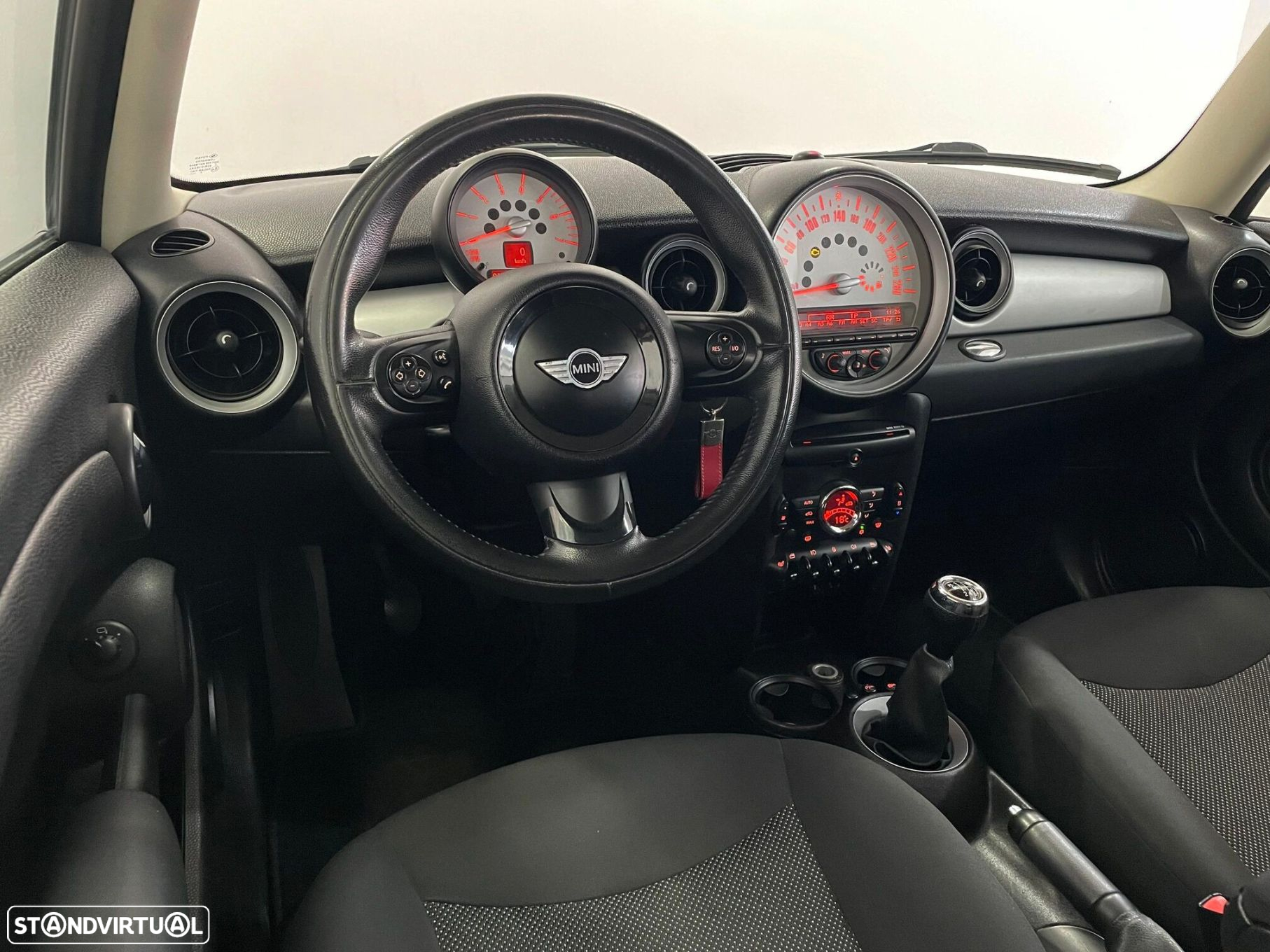 MINI 3 Portas Cooper D - 24