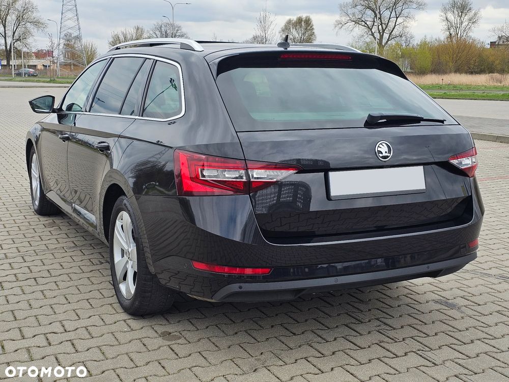 Skoda Superb 2.0 TDI 4x4 L&K DSG - 9