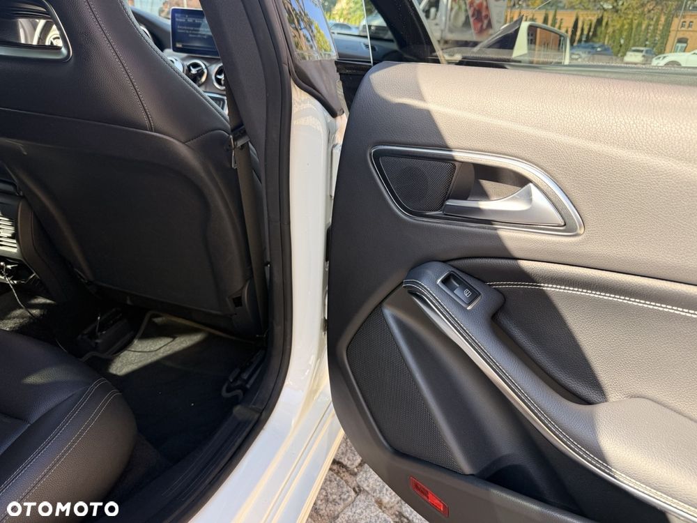 Mercedes-Benz CLA 250 7G-DCT Urban - 21