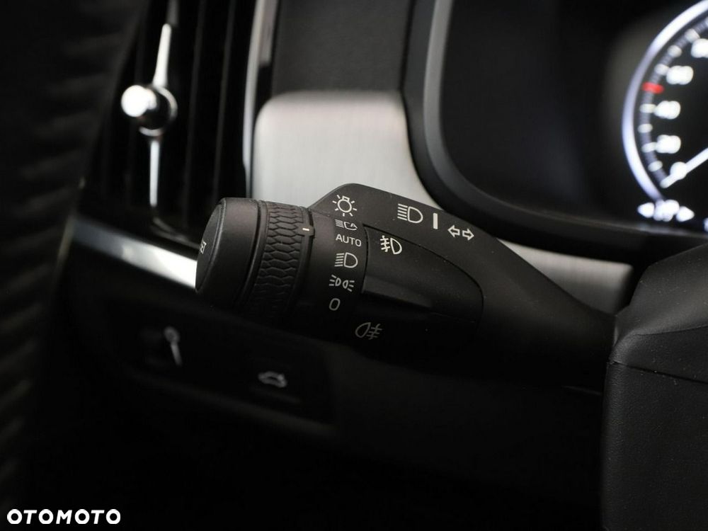 Volvo V90 D3 Momentum - 32