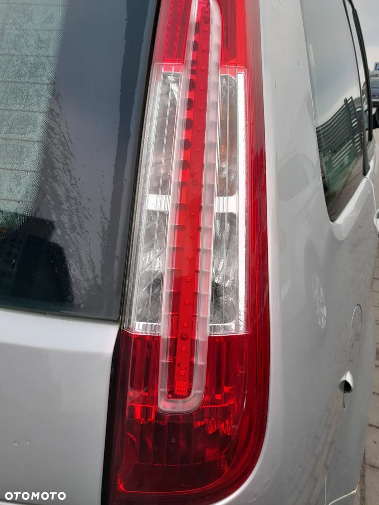 FORD C-MAX LAMPA TYLNA PRAWA W BŁOTNIK - 3