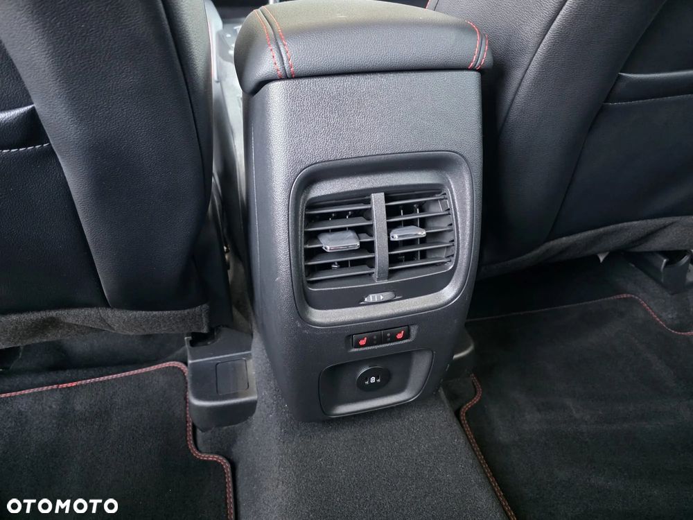 Ford Kuga 1.5 EcoBoost ST-LINE - 30