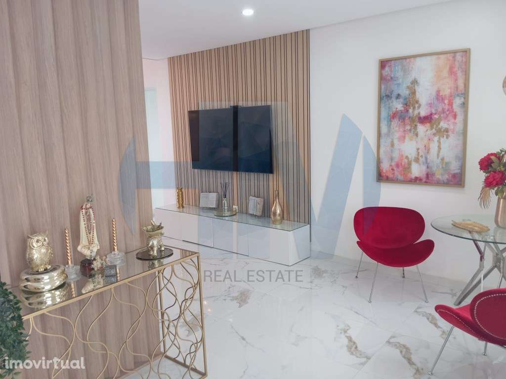 Moradia T2 Remodelada e Totalmente Mobilada - Grande imagem: 2/13