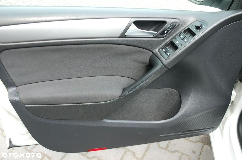 Volkswagen Golf - 28