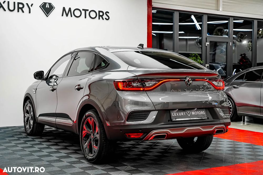 Renault Arkana E-TECH Hybrid RS Line - 11