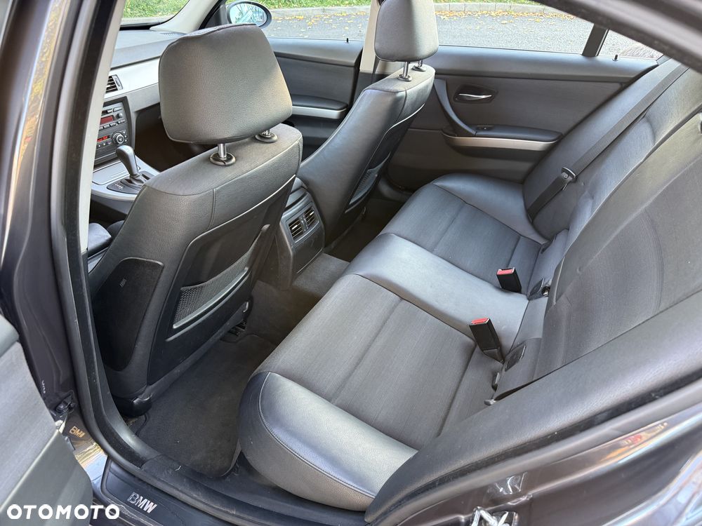 BMW Seria 3 325i - 17