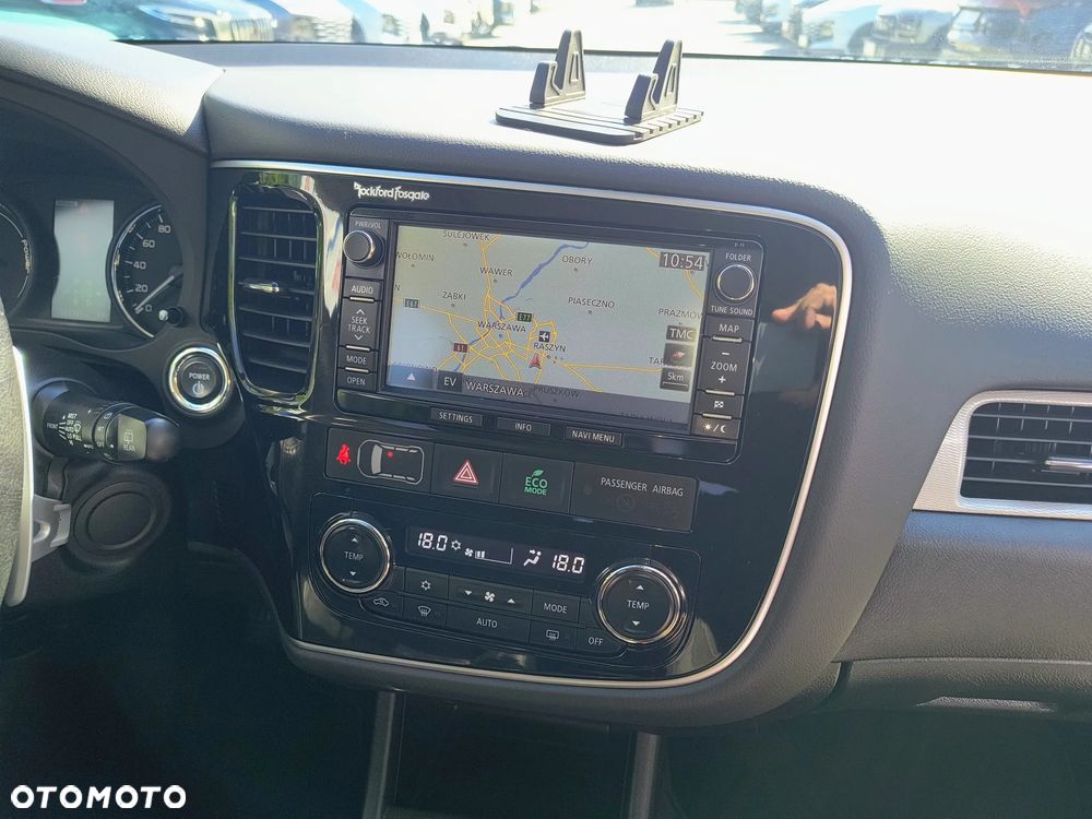Mitsubishi Outlander Instyle NAVI + - 15