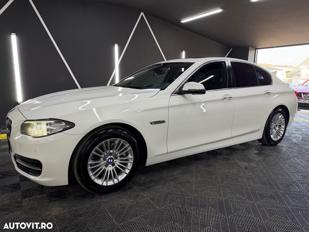 BMW Seria 5 520d xDrive Aut. Luxury Line - 2
