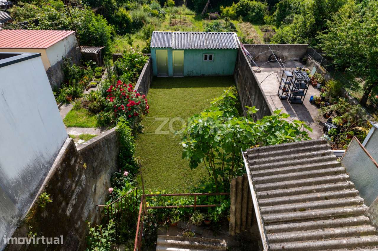Moradia para reabilitar com enorme jardim na Rua do Bonfim - Grande imagem: 3/28