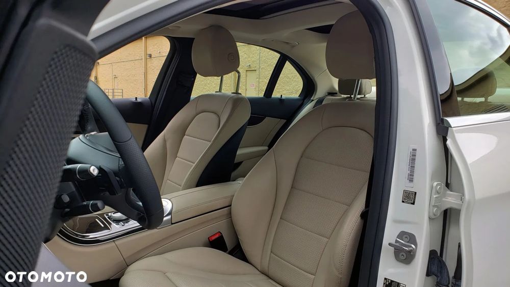 Mercedes-Benz Klasa C 300 9G-TRONIC AMG Line - 18