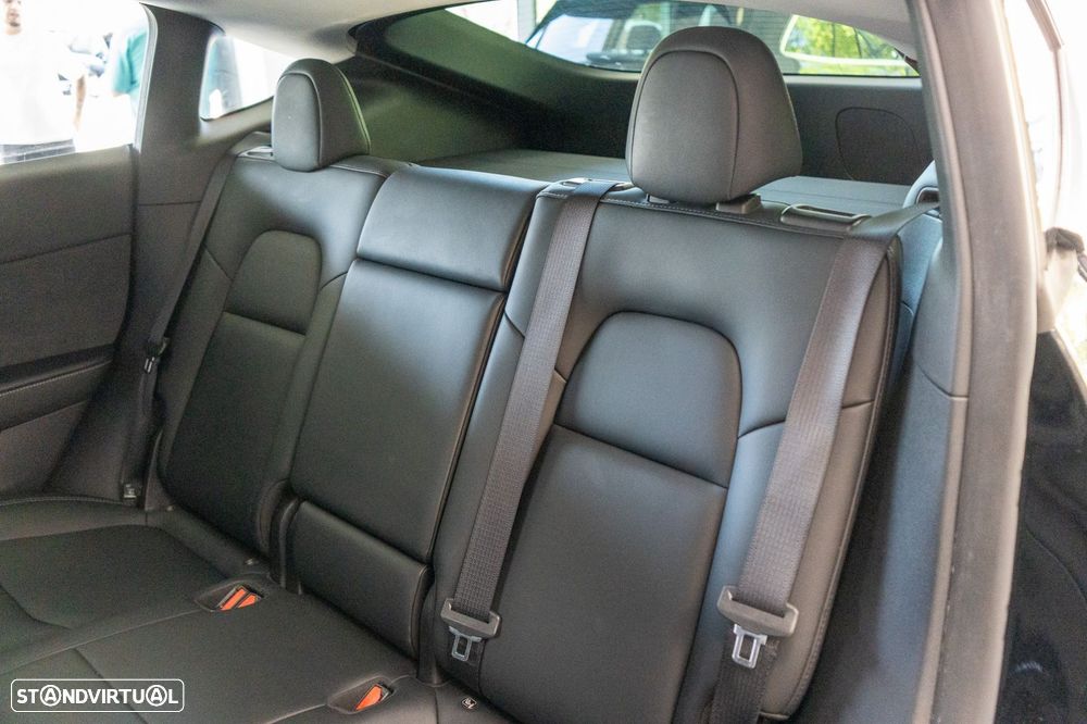 Tesla Model Y Standard RWD - 11