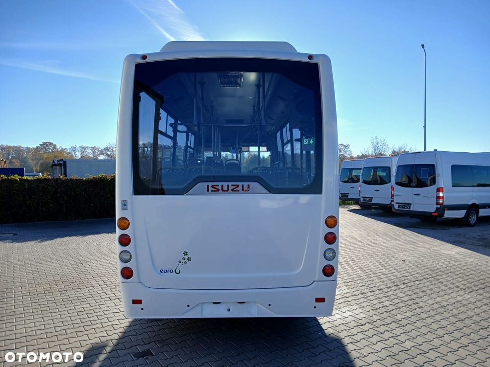 Isuzu Novo City midi - 8