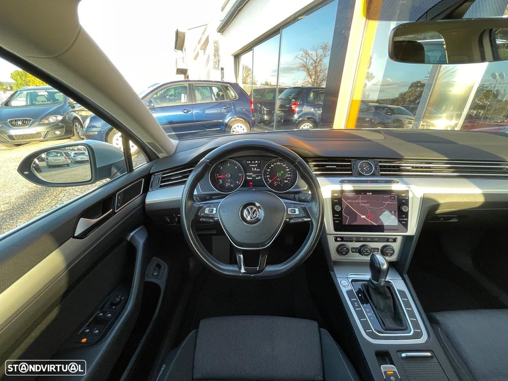 VW Passat Variant 2.0 TDi Confortline DSG - 17