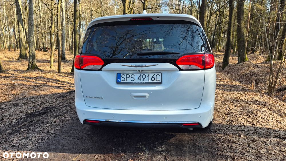 Chrysler Pacifica - 6