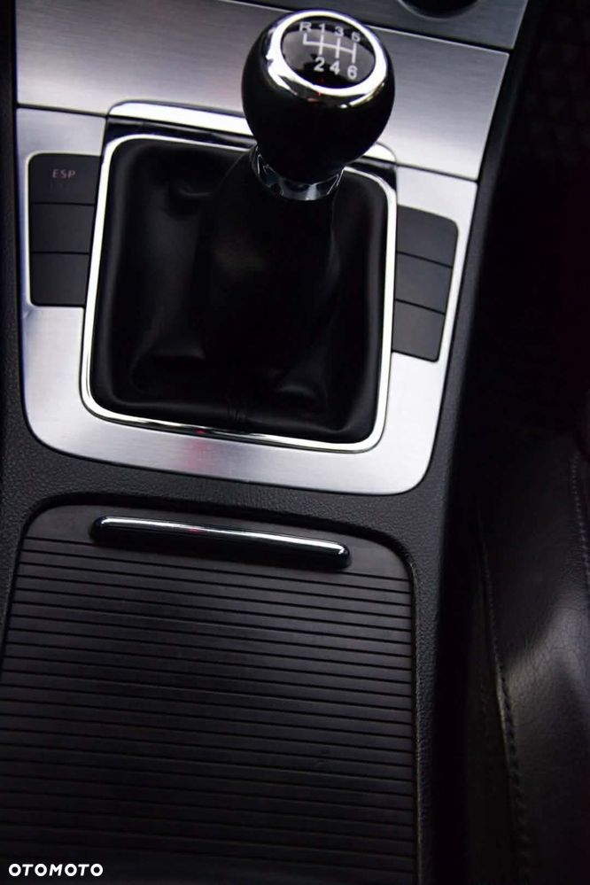 Volkswagen Passat 2.0 TDI Highline - 8