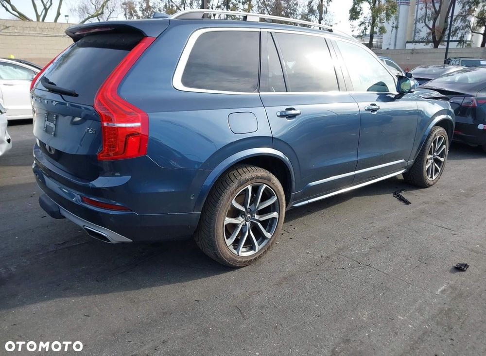Volvo XC 90 - 3