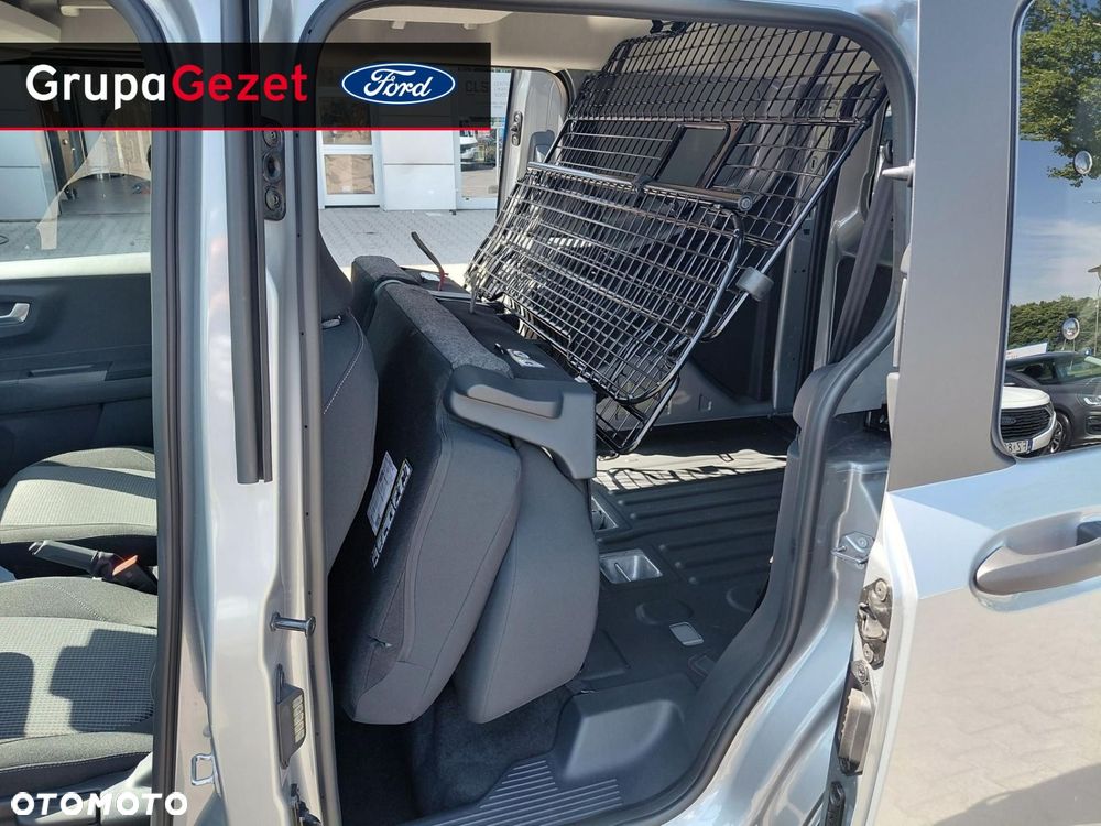 Ford Transit Courier - 13