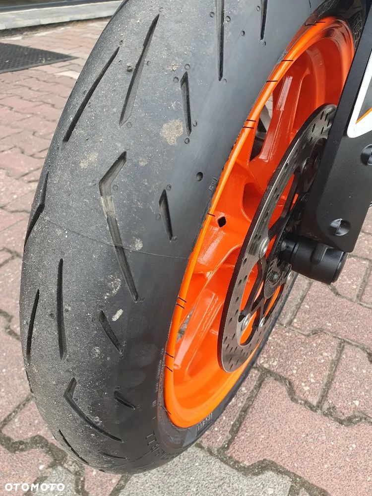 KTM DUKE 890 - 4
