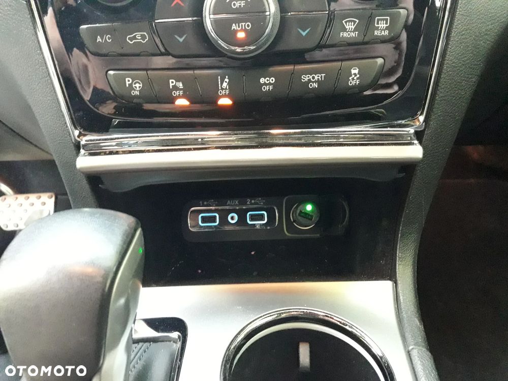 Jeep Grand Cherokee - 19