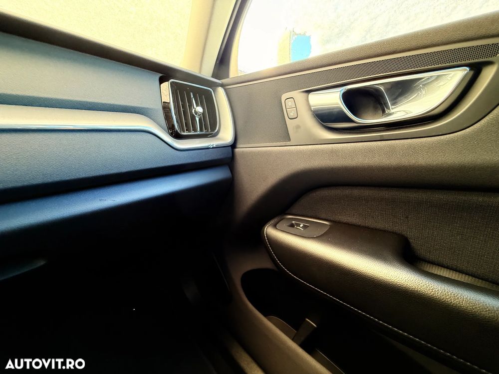 Volvo XC 60 T8 Twin Engine AWD Geartronic Momentum - 14