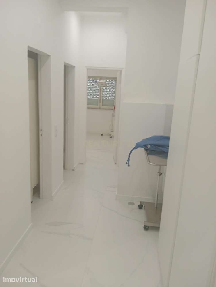 Amplo espaço comercial em funcionamento numa das principais avenidas d - Grande imagem: 3/14