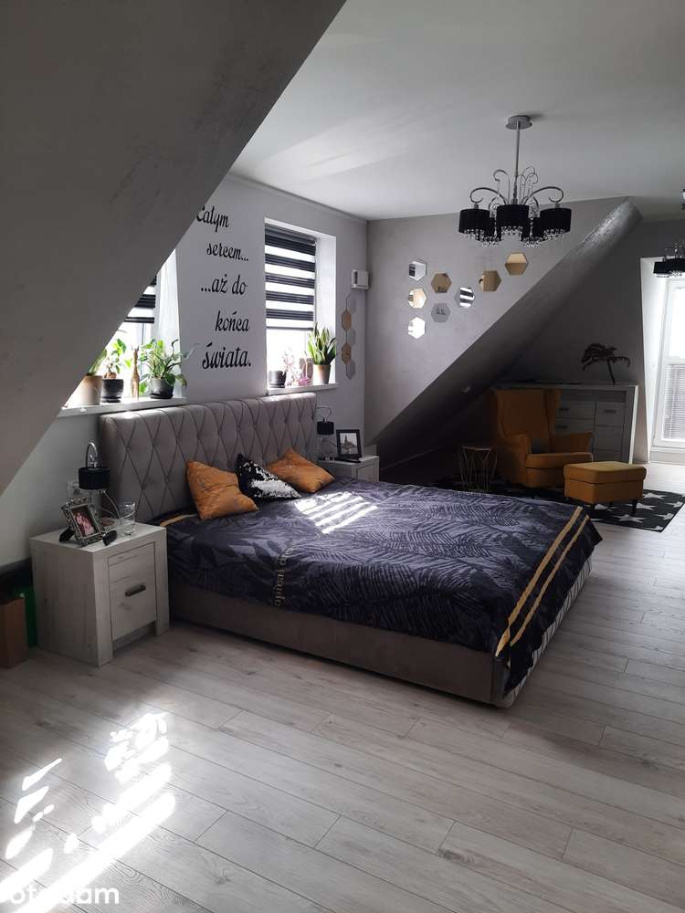 Dwupoziomowe mieszkanie, ponad 100m2 po podłodze + 30m2 balkonów.