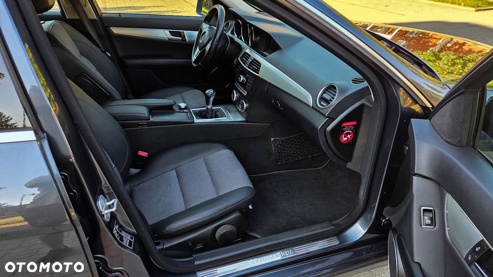 Mercedes-Benz Klasa C 180 (BlueEFFICIENCY) Avantgarde - 10