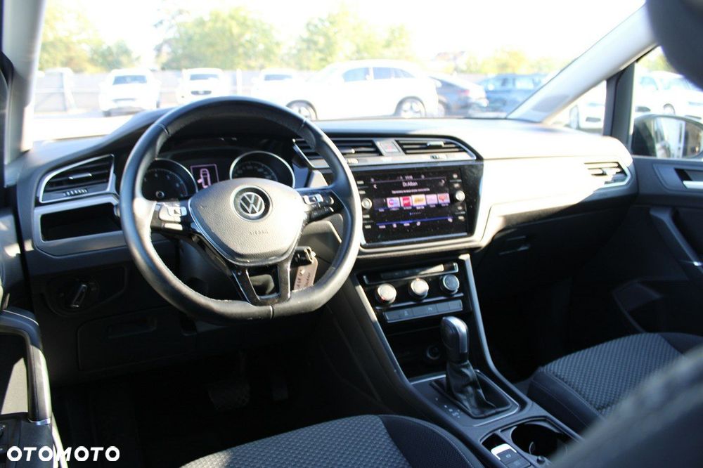 Volkswagen Touran - 15