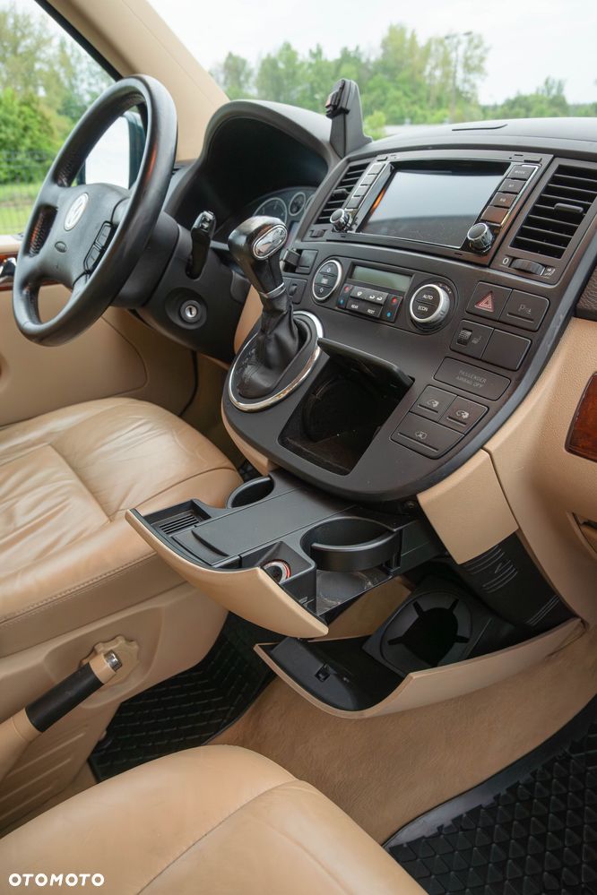 Volkswagen Multivan - 15