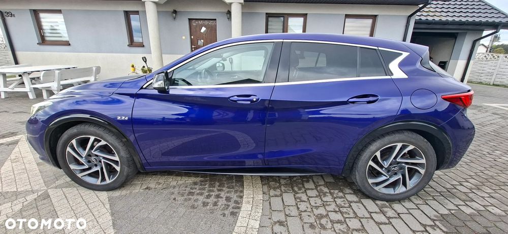Infiniti Q30 2.2d Premium City Black AWD 7DCT - 4