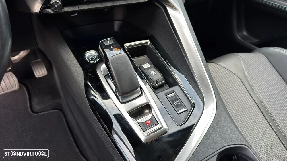 Peugeot 3008 225 e-EAT8 Allure Pack - 32