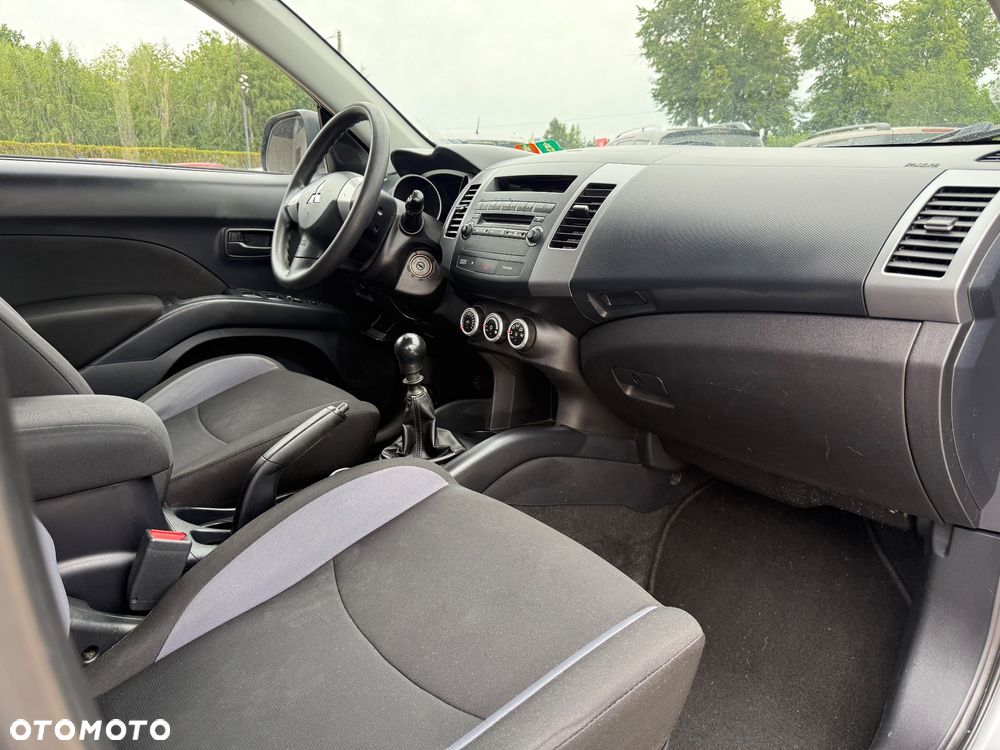Mitsubishi Outlander 2.0 DID Intense + - 35