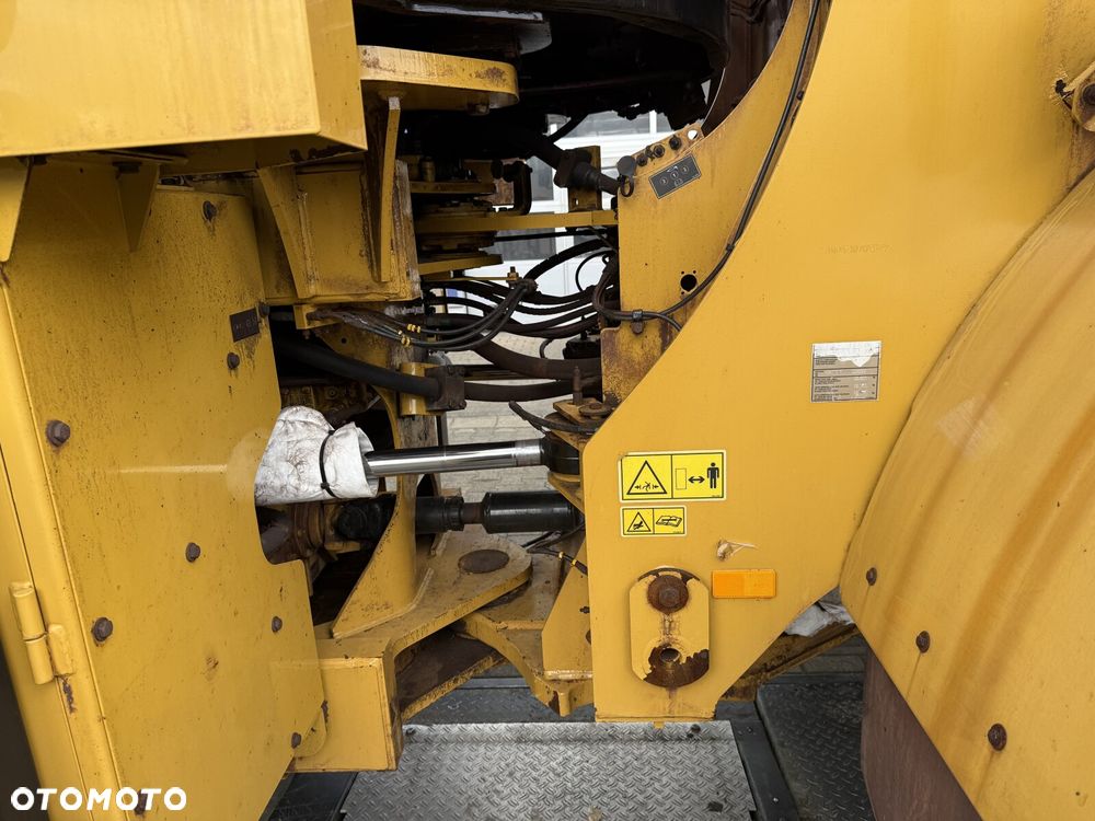 Caterpillar CAT 962M - 25