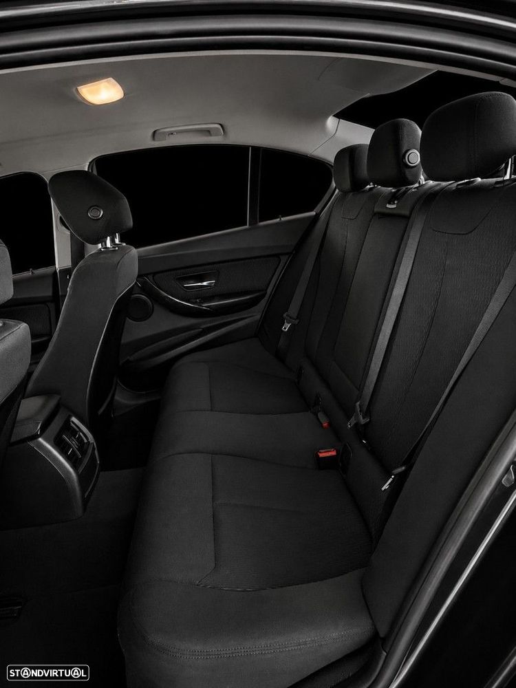BMW 318 d LifeStyle - 16