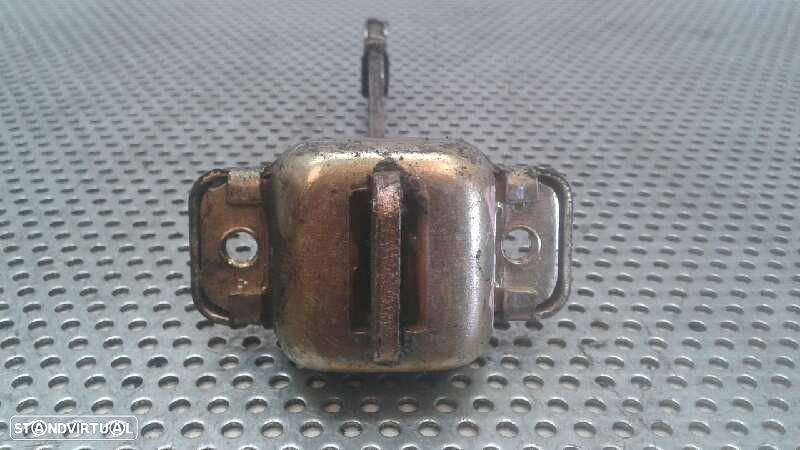 RETENTOR PORTA FRONTAL ESQUERDA VOLKSWAGEN GOLF III 1996 - 3