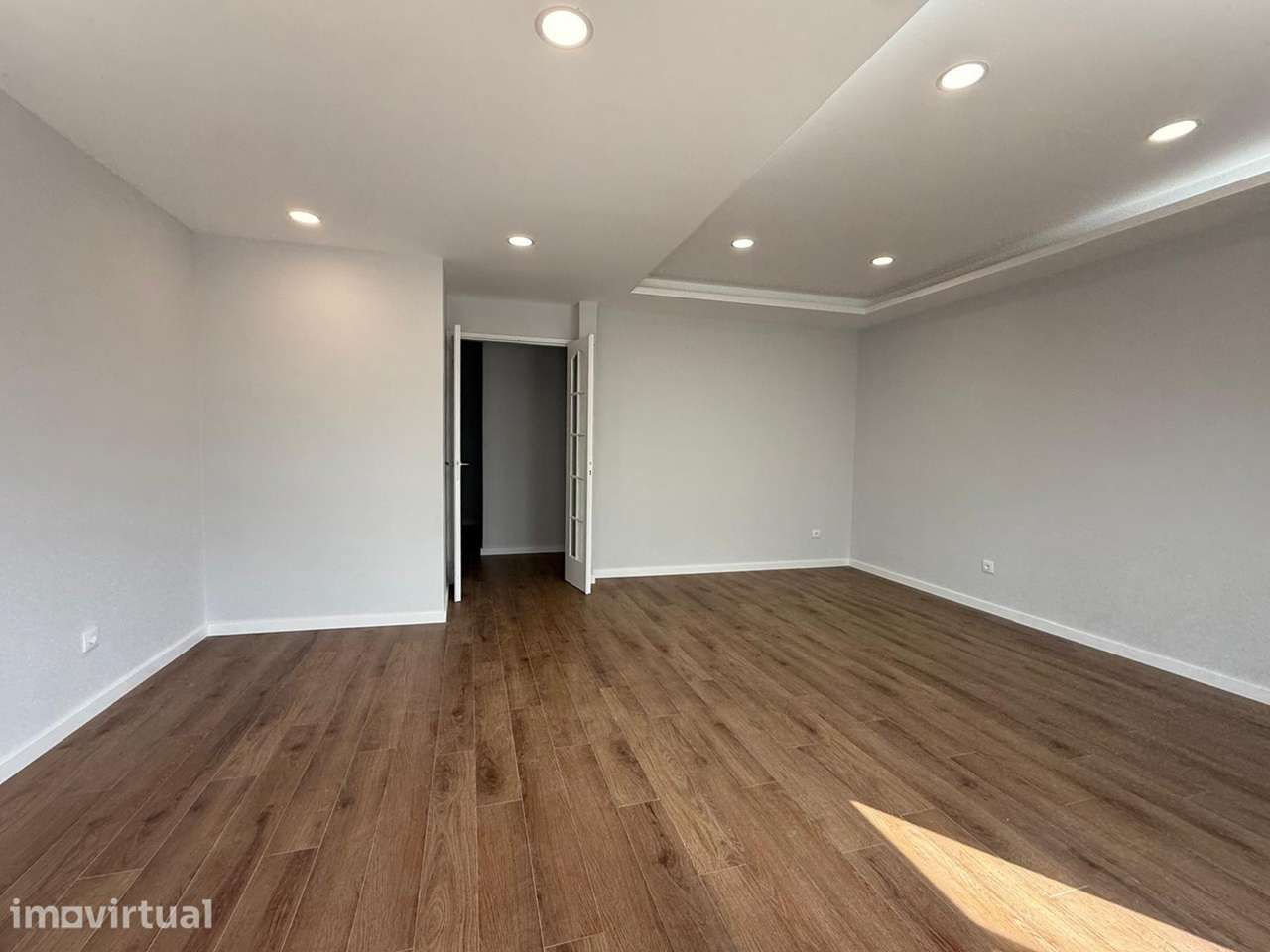 Apartamento T4 transformado em T3 no Laranjeiro, Almada - Grande imagem: 3/28
