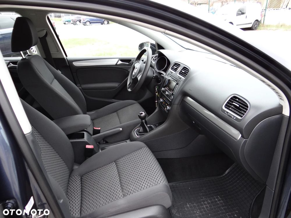 Volkswagen Golf - 6