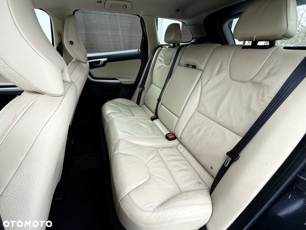 Volvo XC 60 DRIVe Momentum - 19