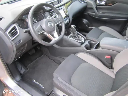 Nissan Qashqai 1.3 DIG-T N-Connecta DCT - 17