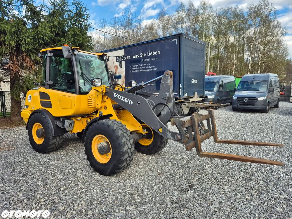 Volvo L28F Ładowarka Łyżka Widły 4x4 2019 rok - 3