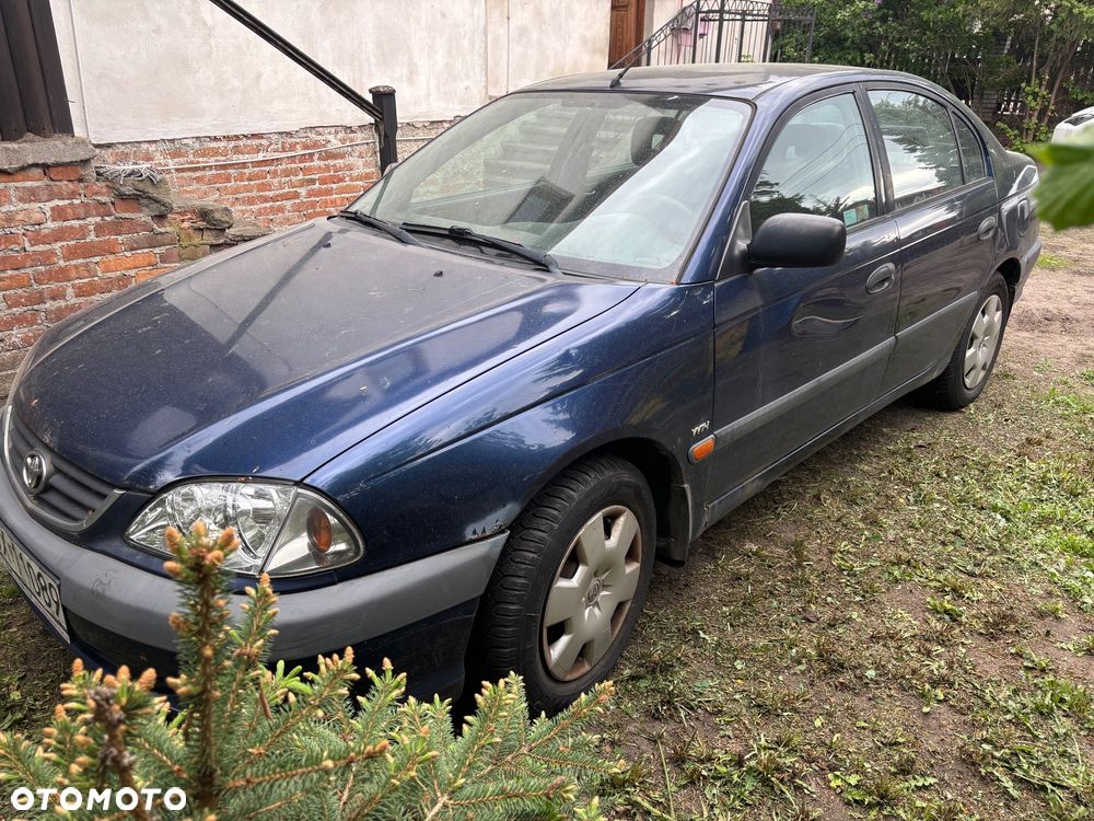 Toyota Avensis - 1