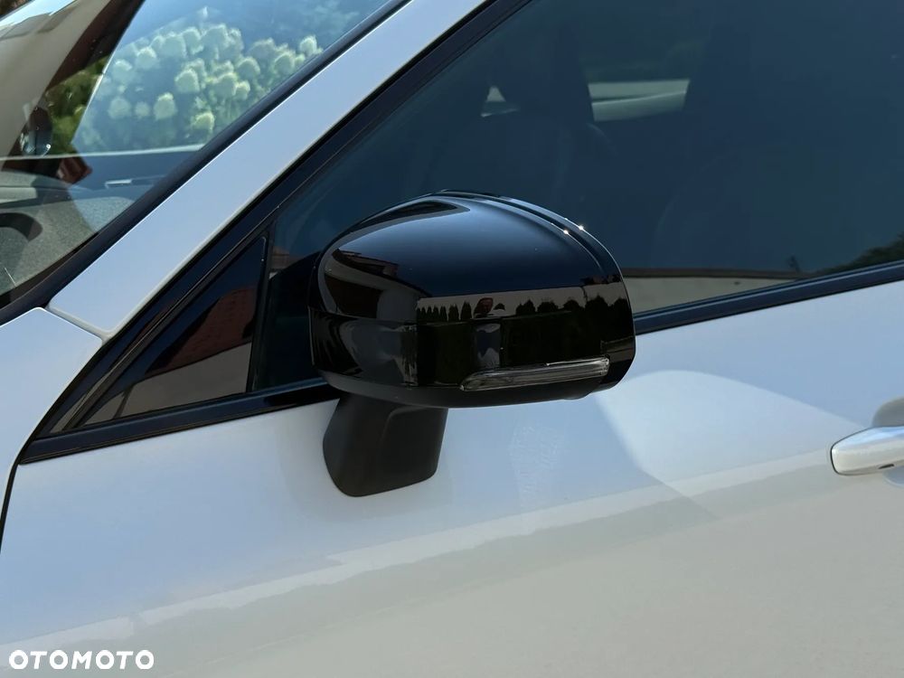 Volvo XC 60 B4 D AWD Plus Dark - 35